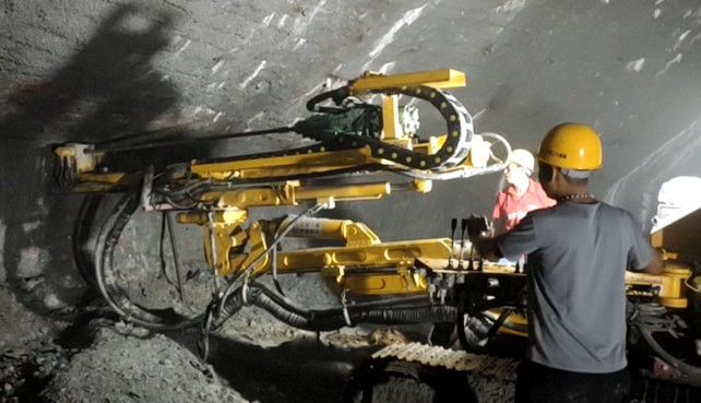 Tunnelbouw Crawler Type Rock Drill Rig 18kw Impact Power R32/R38/T38/T45 Sank